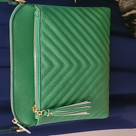 CHEVRON QUILTED MEDIUM Kelly Green Crossbody Bag with Tassel Accent - Picture 2 of 8